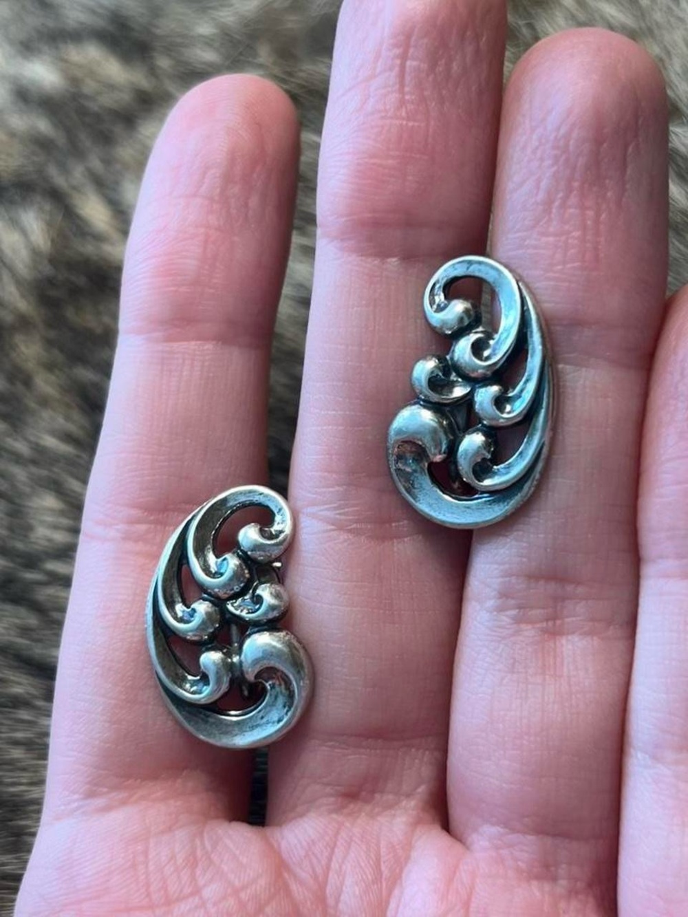 Danecraft sterling silver swirly, loopy screw back scroll earrings